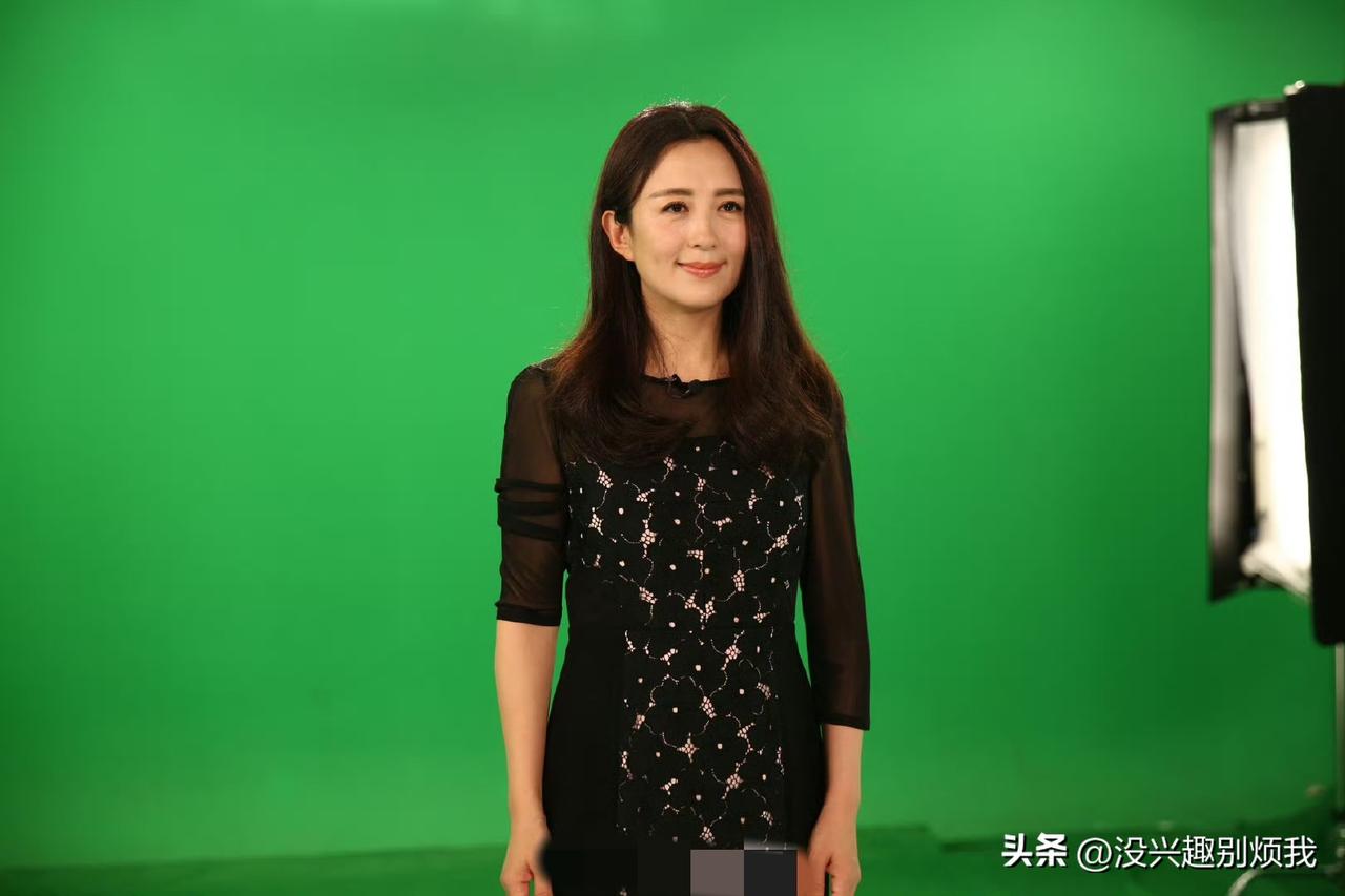 杨童舒，棚拍生图