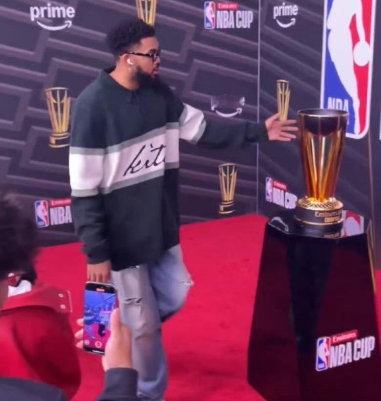 也不一定奥毕竟唐斯已经展现了他打破魔咒的属性 