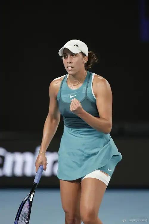 澳网第三轮明日预告起亚球场：★09:30，王欣瑜vs[13]诺斯科娃（0-1）拉