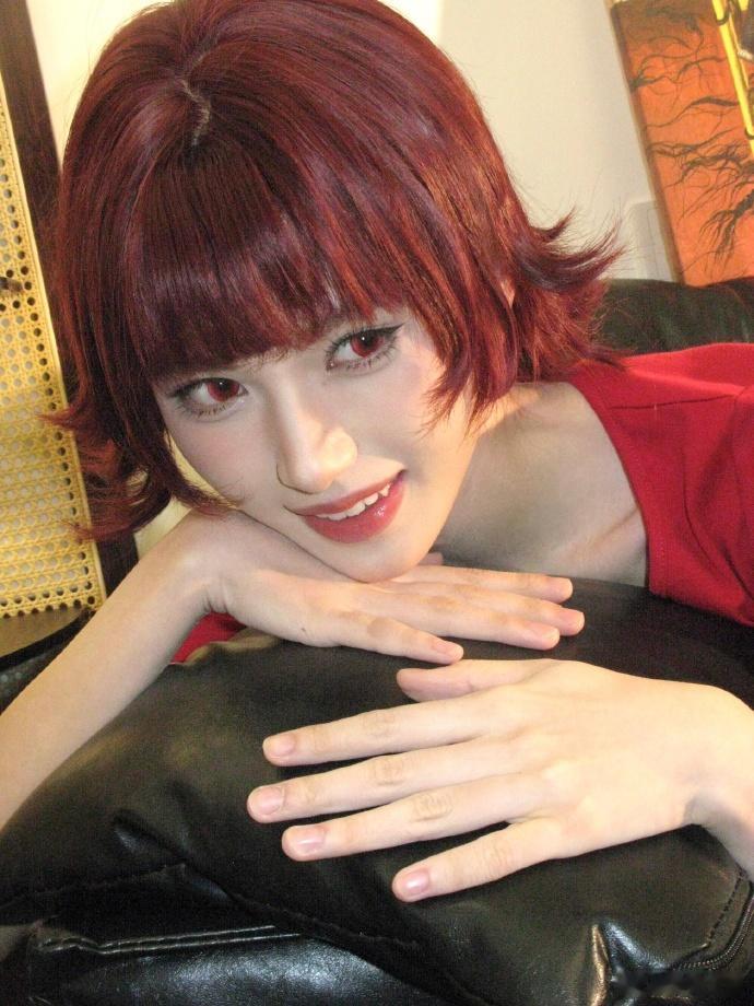 沈羽洁cos红辣椒沈羽洁万圣节cos  超有范儿！沈羽洁 cos 红辣椒，气场与