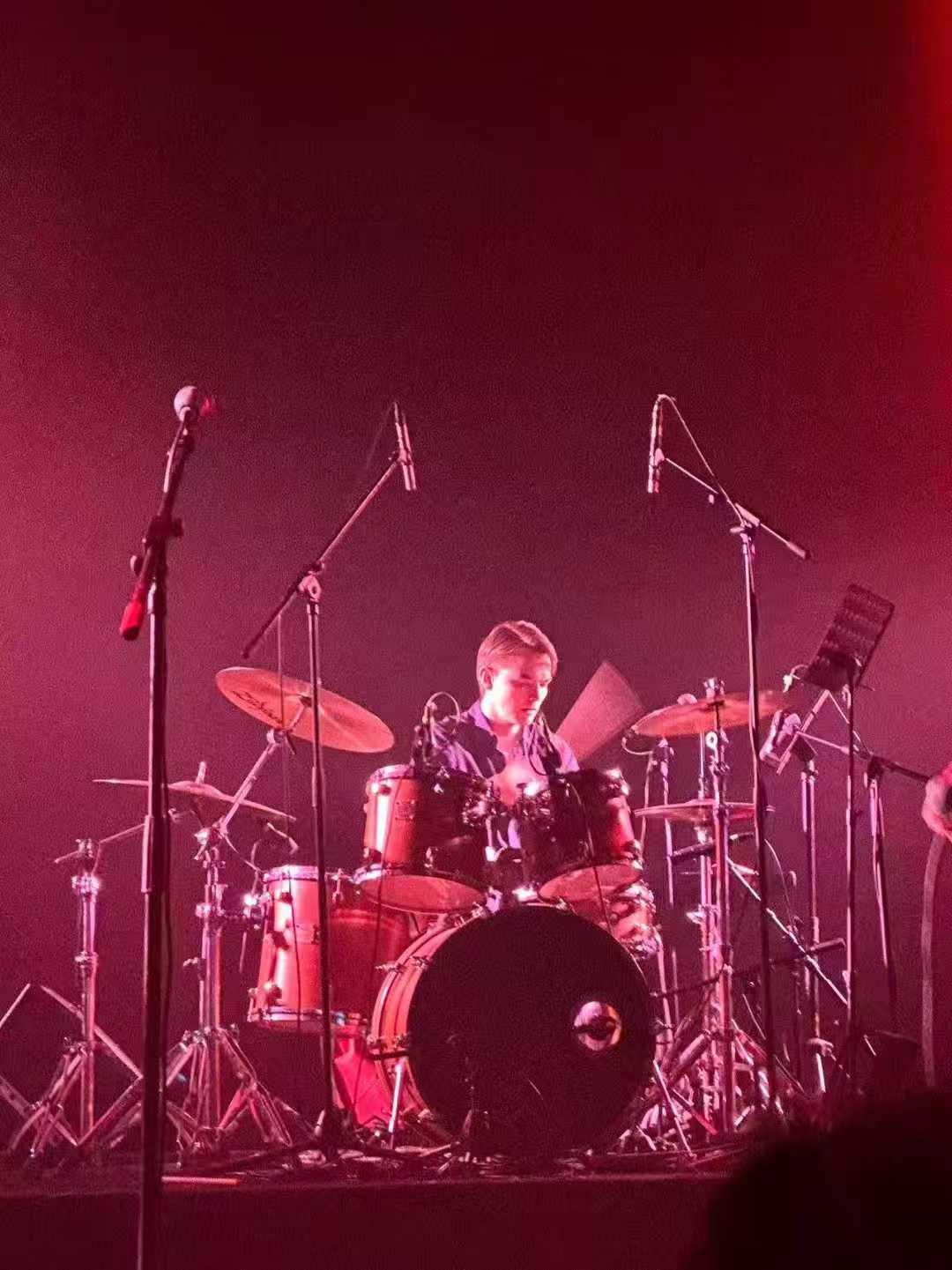 小李子回春了？哦，不是的…是我们明天的嘉宾，还会架子鼓电车出海工作日记