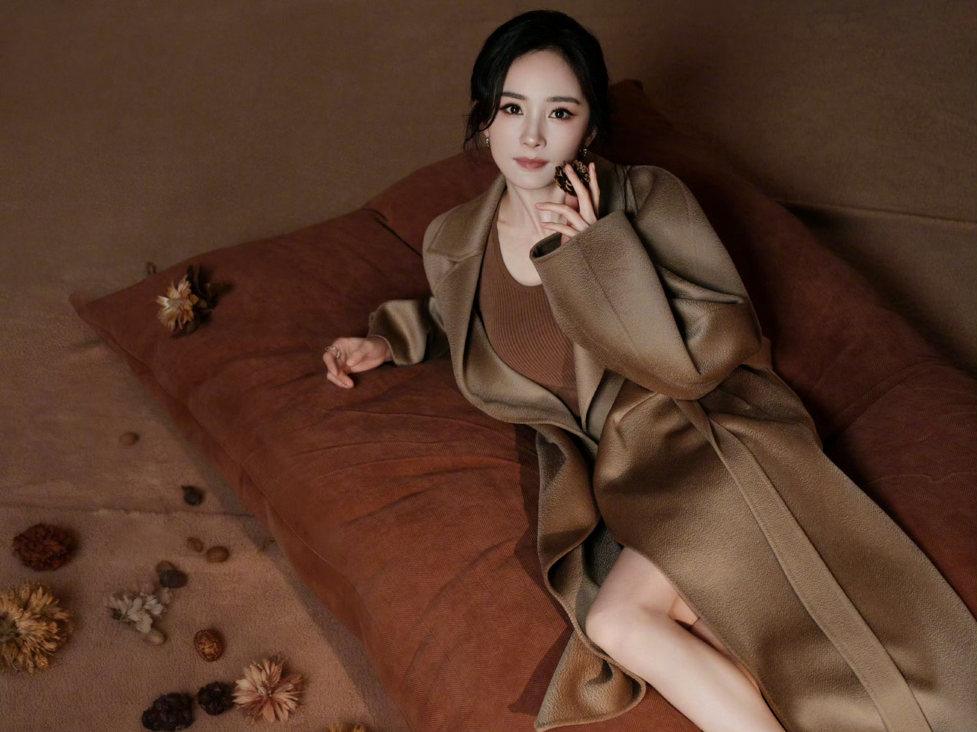 杨幂[超话]  ym杨幂宁绣绣 大家今晚都有去看姐姐的直播吗～简直太美了吧[爱慕