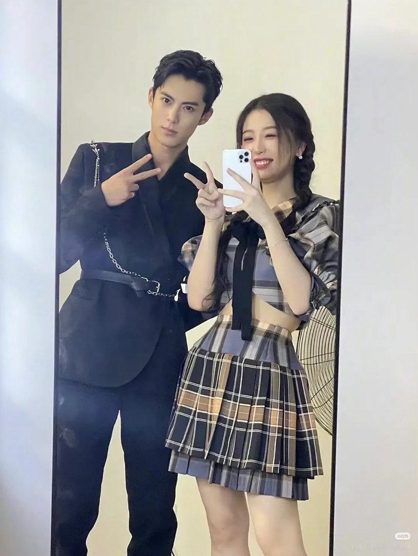 赵露思吴磊VS虞书欣王鹤棣，这两对大热cp谁更🔥？ ​​​