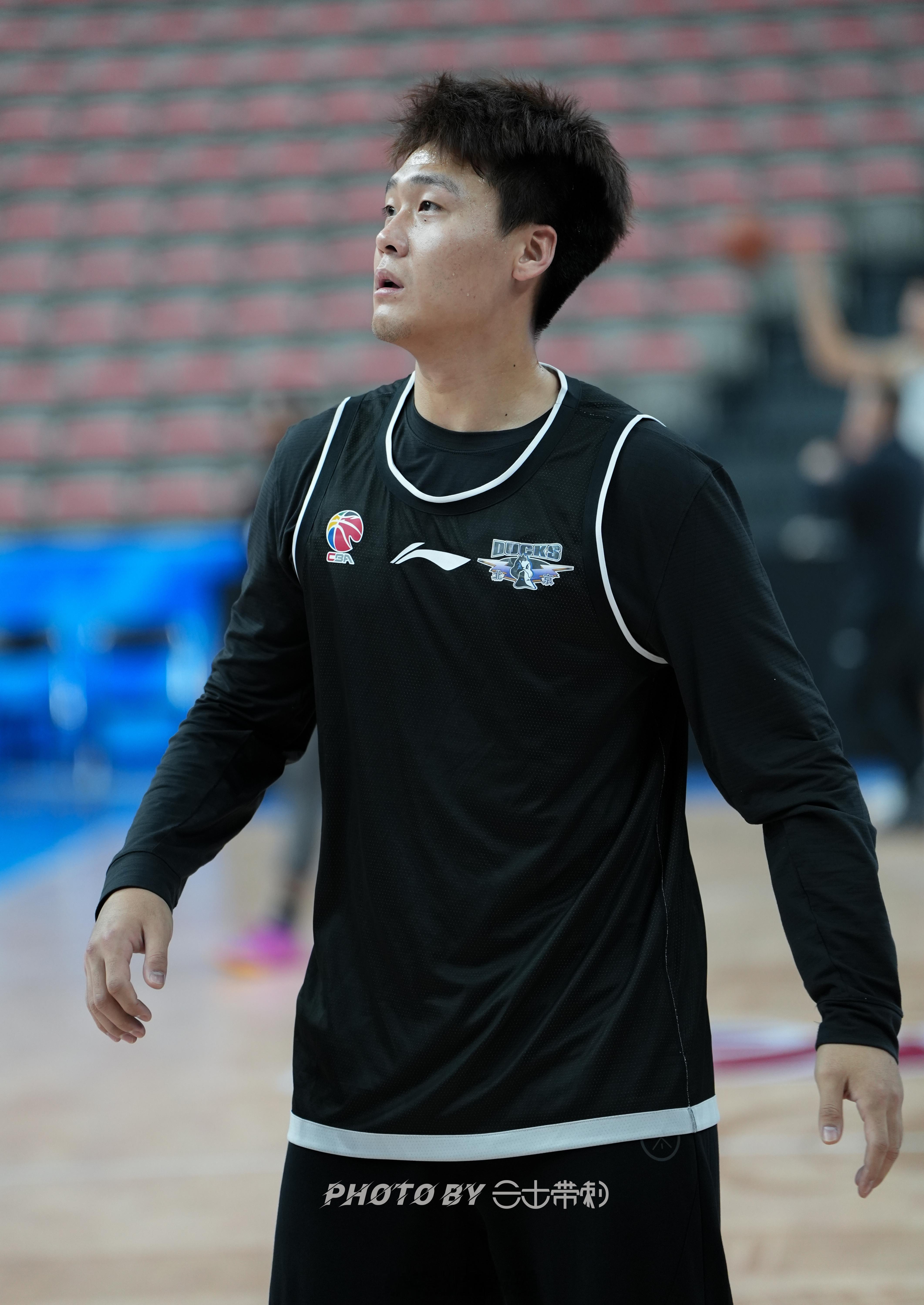 北京男篮vs新疆男篮 今晚三人都是焦点，都是对阵老东家的朋友