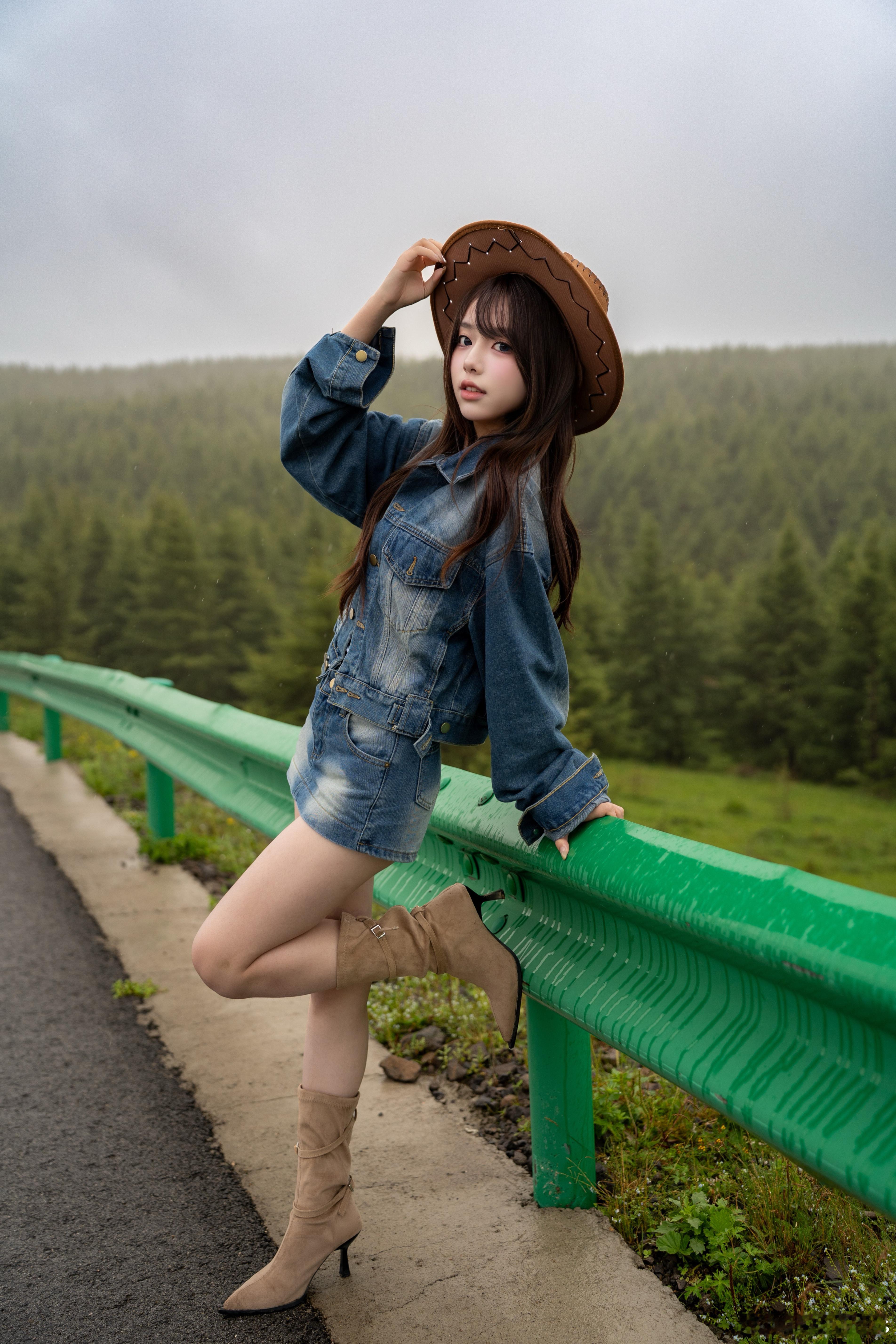 衣服链接帽子1688 衣服：黑色草莓鞋子：几个月前买的 识图可以搜到 