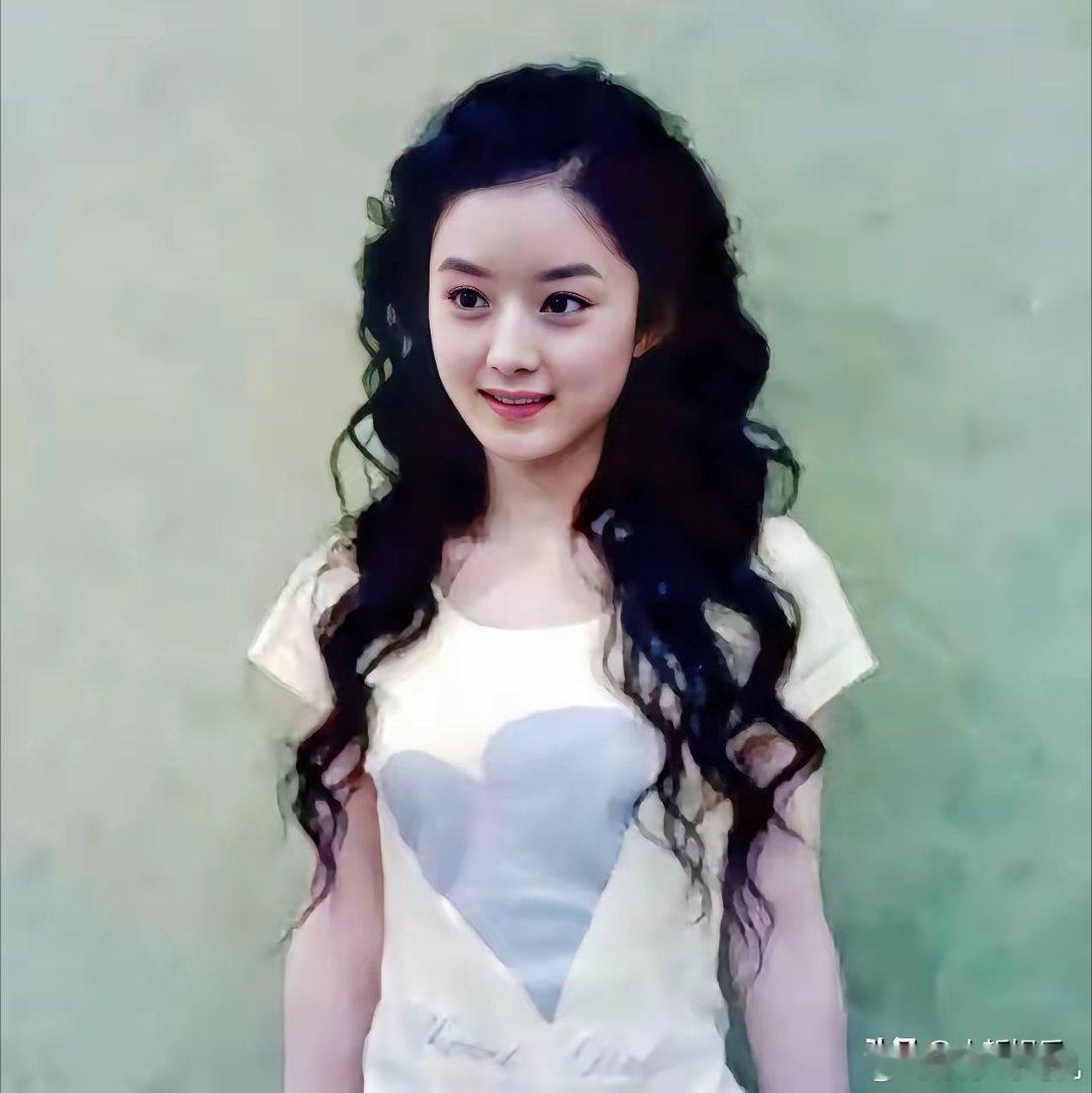 惊人发现！赵丽颖早年照片流出，我直接喊出妈呀！这是谁家的小仙女！​​当年那张脸，