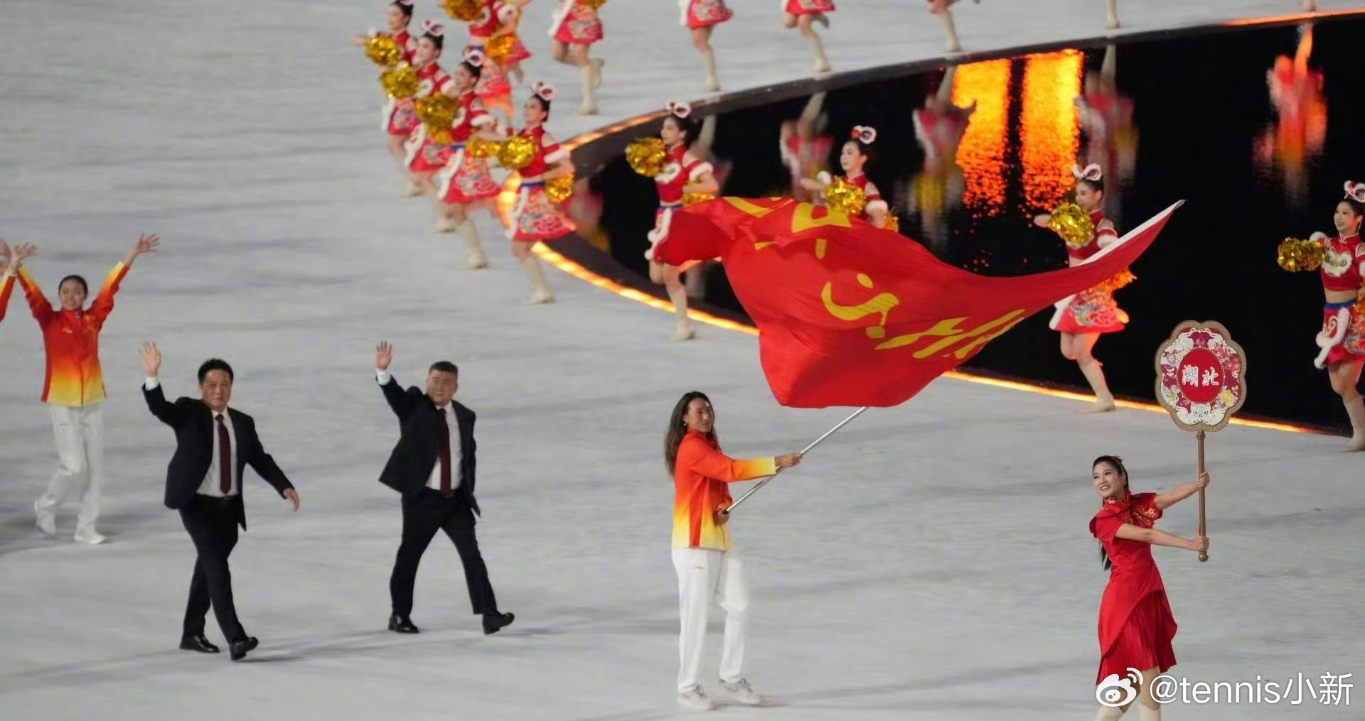 你好，旗手文[心][心][心]一个月不见啦[心]郑钦文担任湖北代表团旗手全运会开