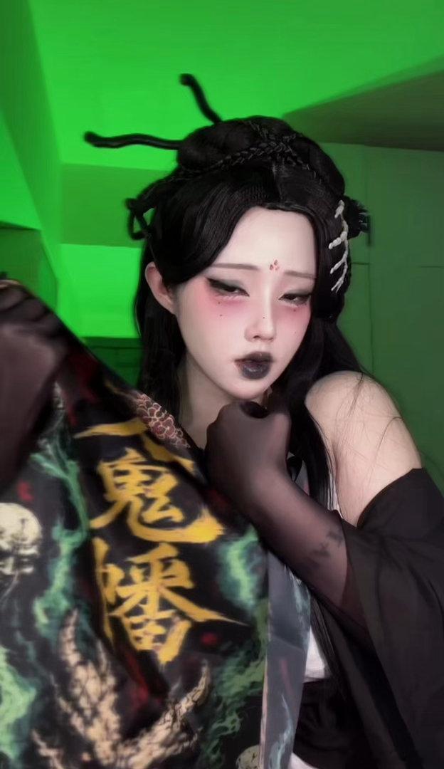 现在不努力人皇幡里做兄弟 ​​​