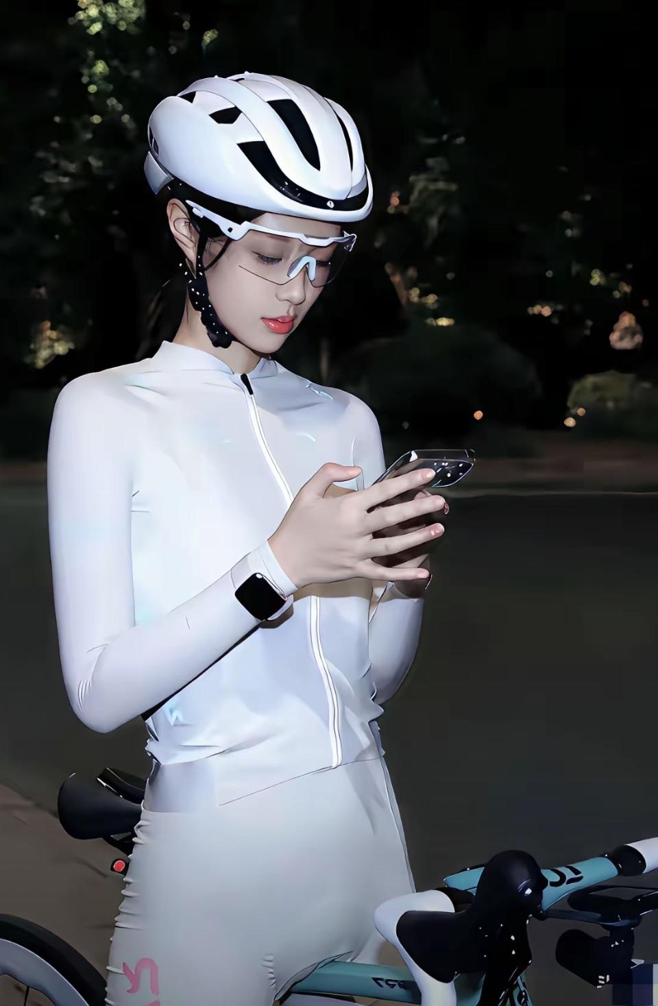 夜骑
街景骑行照 夜色剪影 夜骑酷感照 
夜色像一块浸了墨的绒布，把城市的喧嚣轻