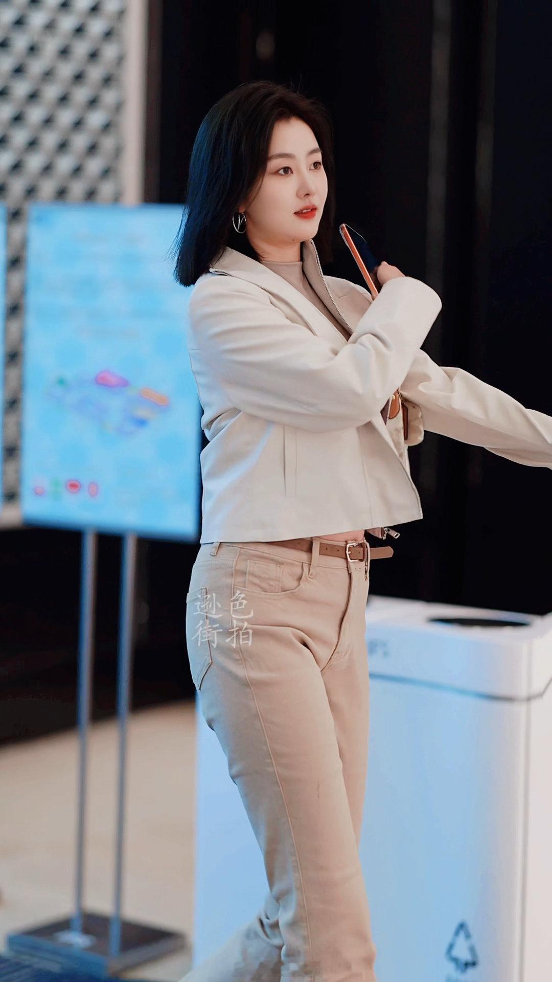 【成都街拍】周二，宝贝们早安！丨摄影拍照每日穿搭