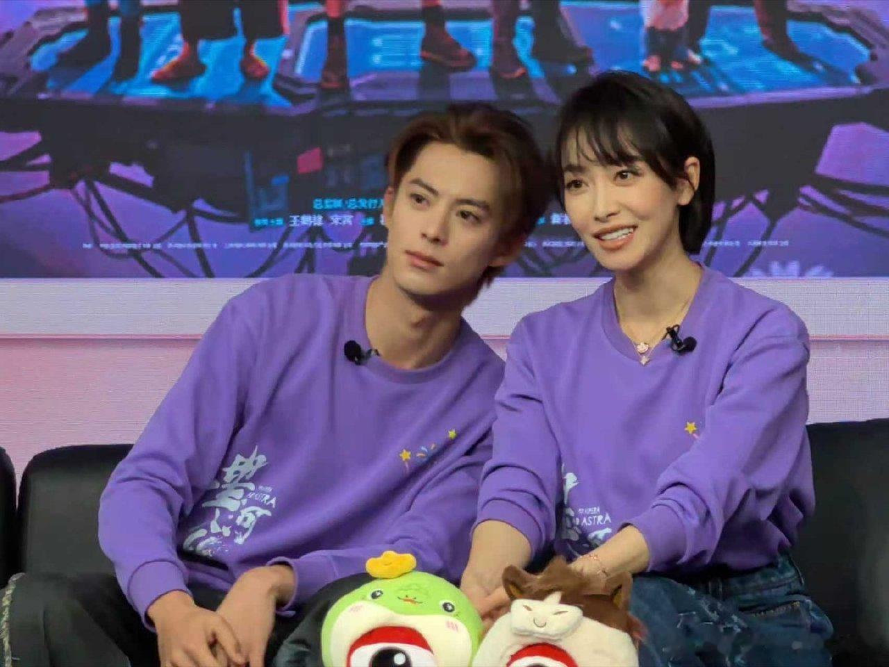 王鹤棣在嘴里炒了盘川菜 王鹤棣用四川话讲《星河入梦》，急得像热锅蚂蚁，在嘴里“炒