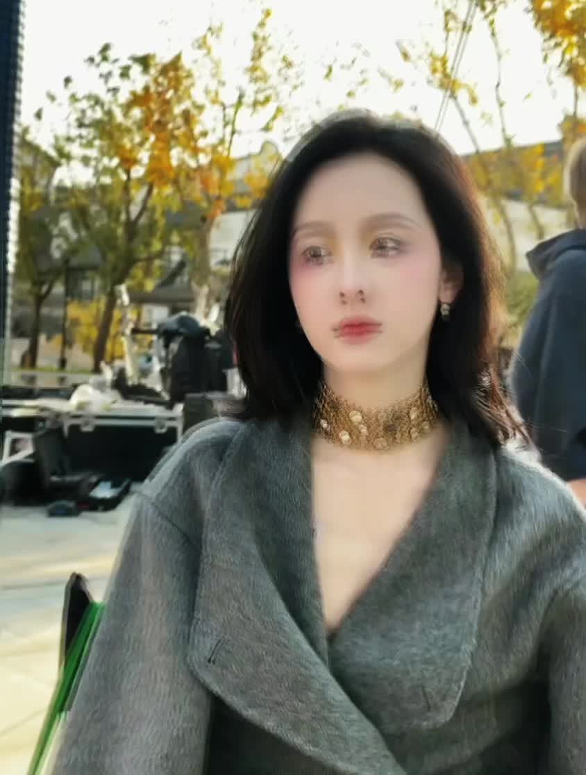 惆怅的枫叶 拍过我的肩雾妄言