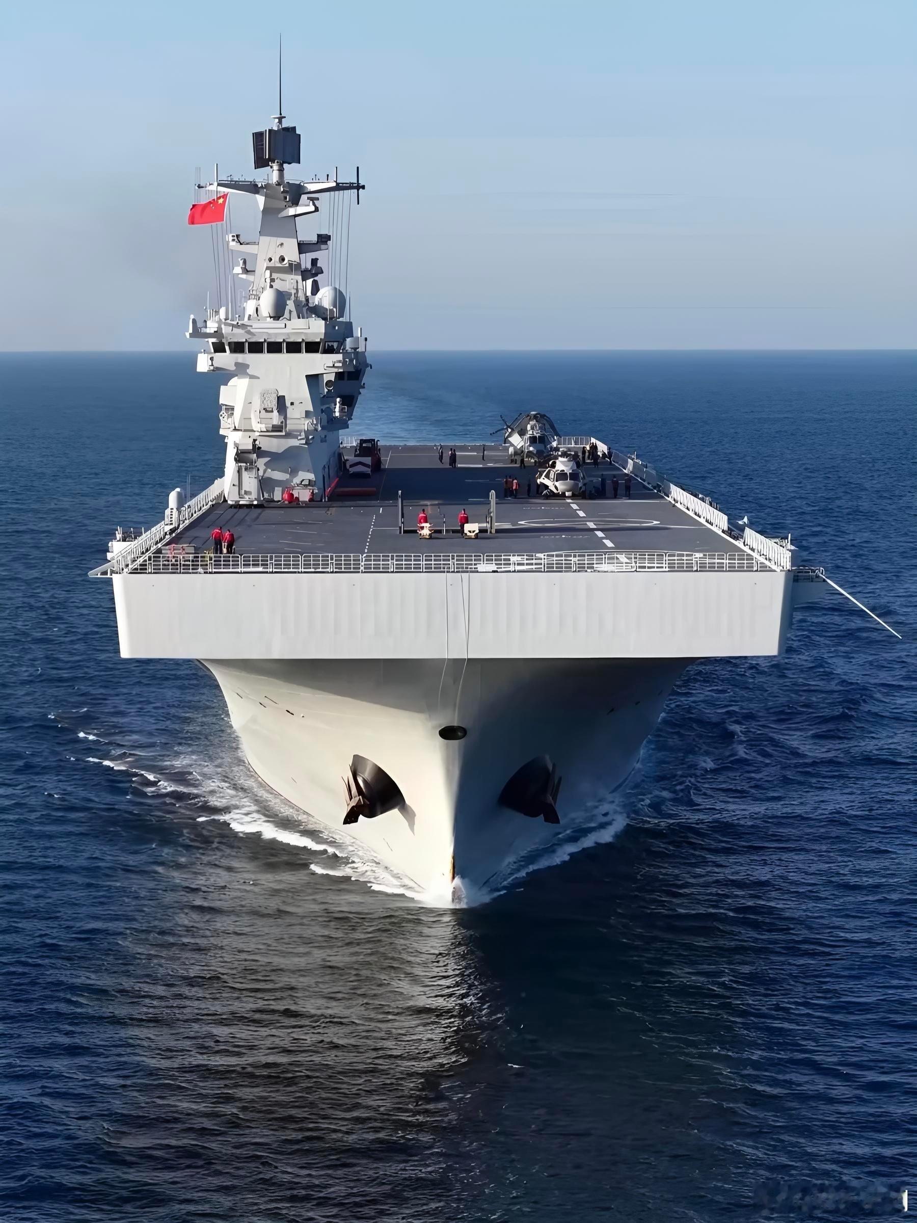 我是“湖北”！我是“湖北”！军事海军  证件照！【中国海军075型两栖攻击舰“湖