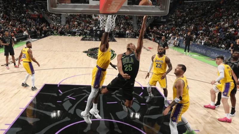 湖人要想战胜马刺的关键是什么呢？
    一、湖人需要在前三节拖住马刺，特别是东