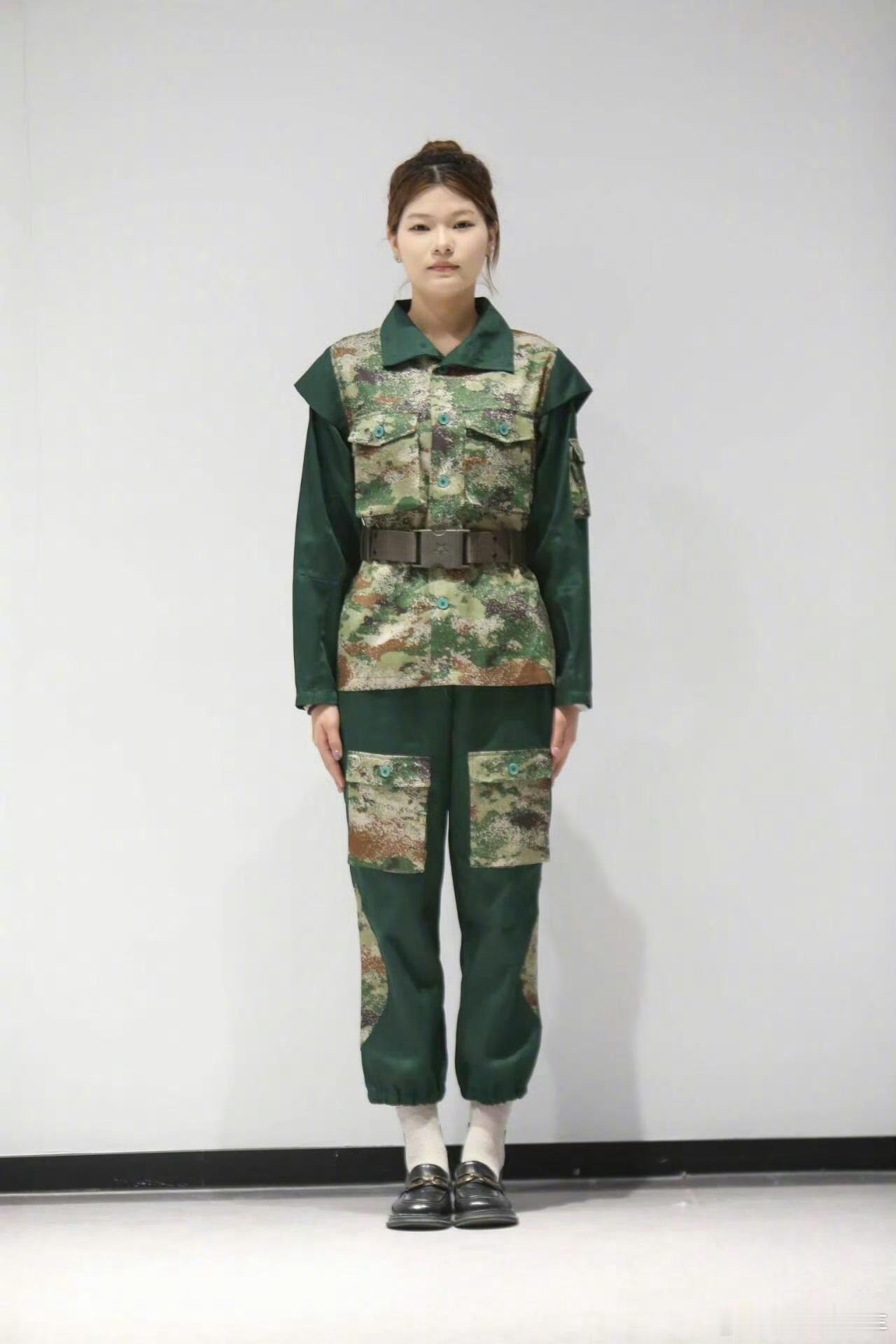 272万网民选的军训服要来了果然人在干坏事哦时候是不会觉得麻烦的[吃瓜]，我记得