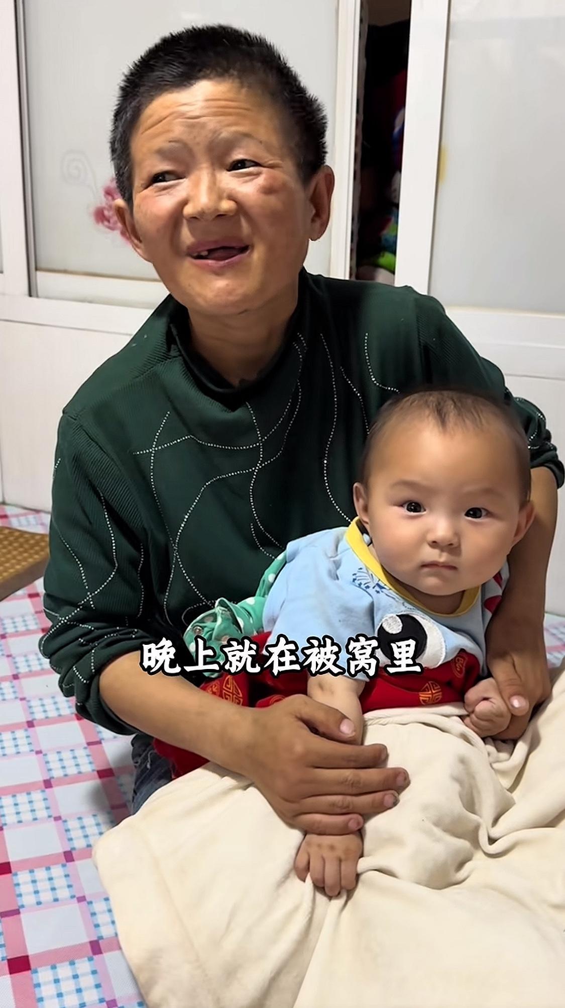 在一个普通的家里，发生了一件不普通的事——一位智力障碍的妈妈，在被窝里生下了一个