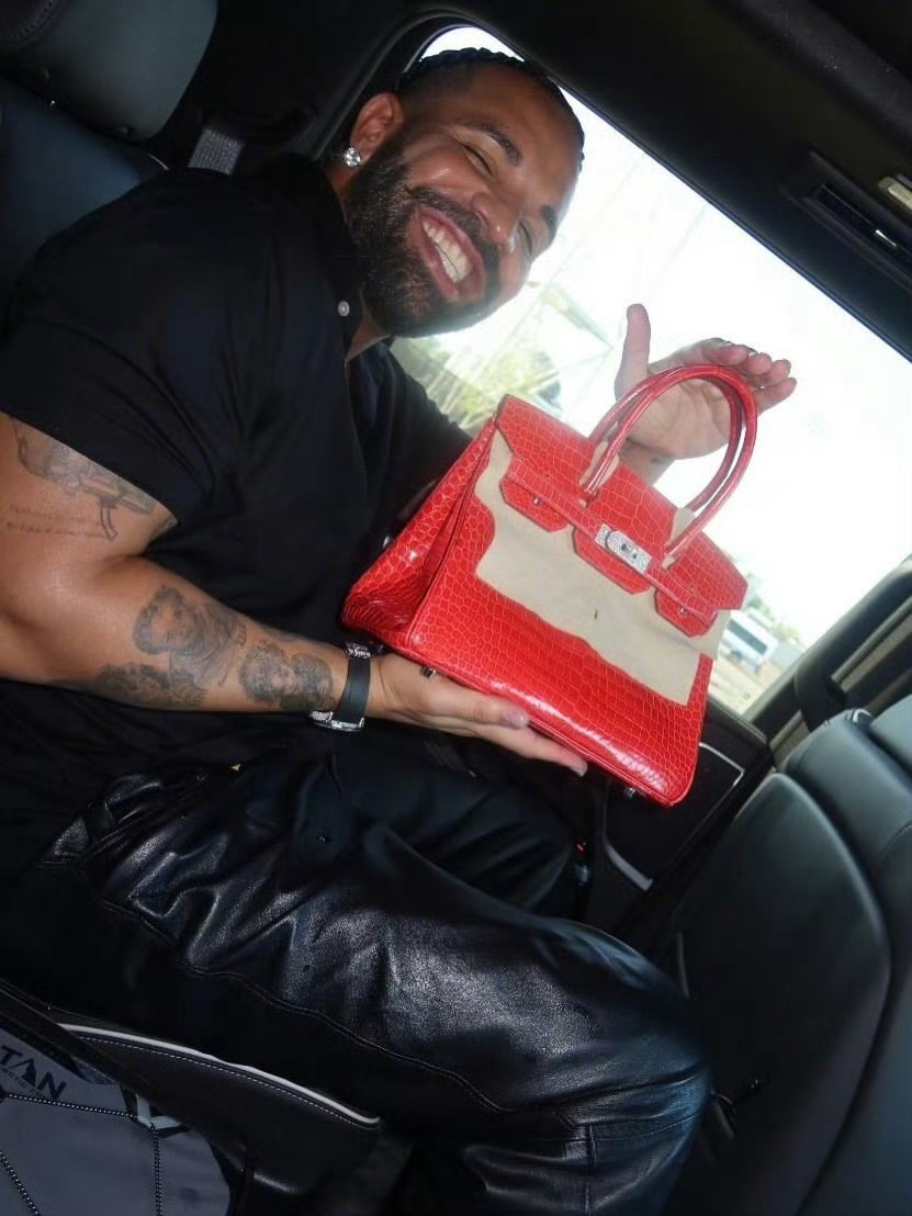 Drake和Sexyyred官宣恋情了Drake第一次约就给Sexyred送了4