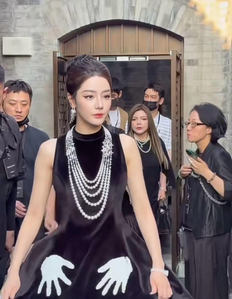今日top 迪丽热巴 美神降临 ​