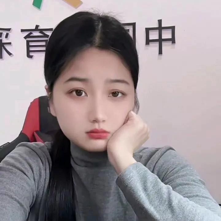 宅家学习小记：沉思中的少女💡✨沉思静谧氛围 沉思少女 沉思照 沉思 读书美少女