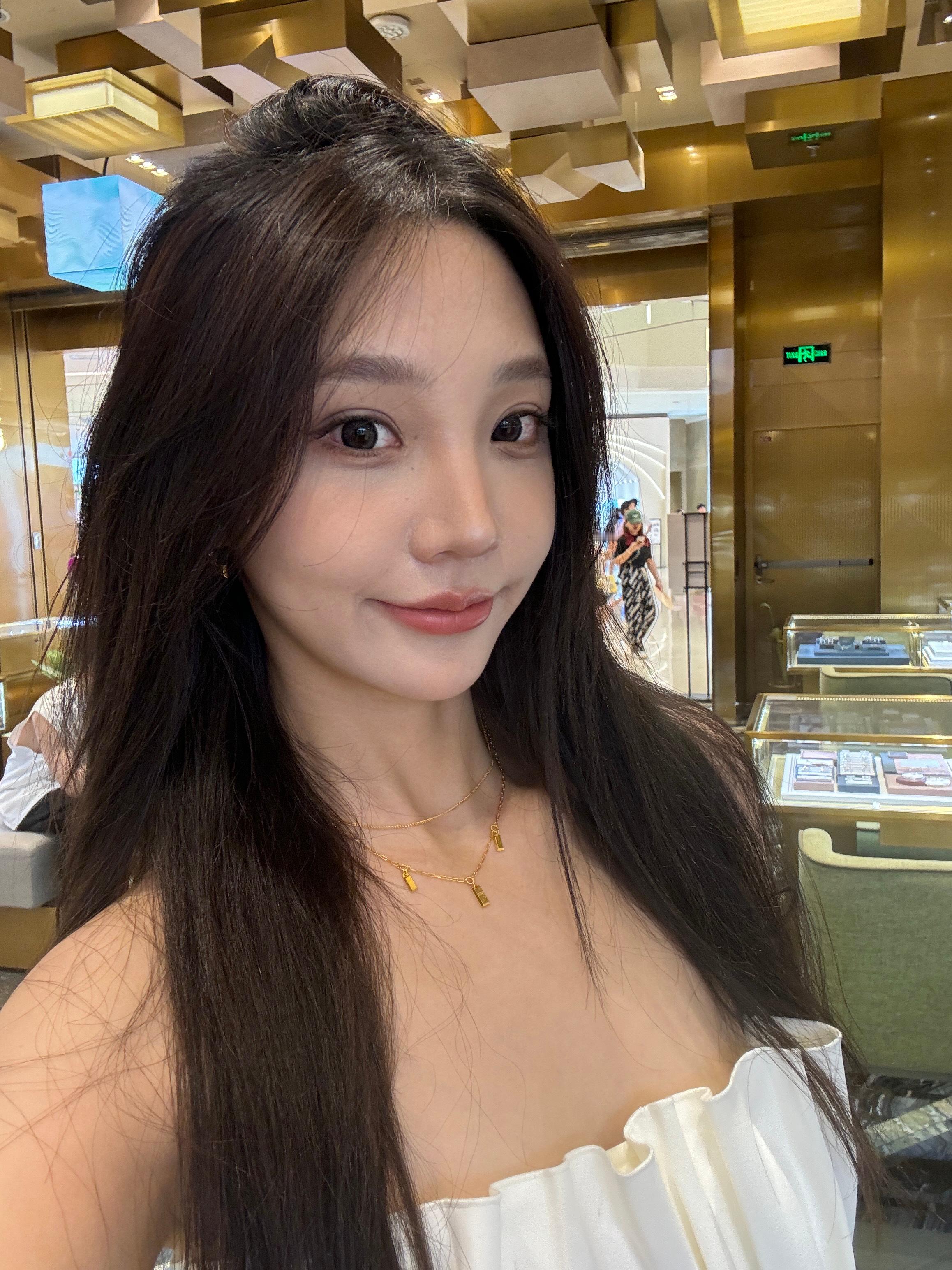 我真是要被辣死了[微笑]p1吃前 P3吃后 我脸都被辣肿了 ​​​