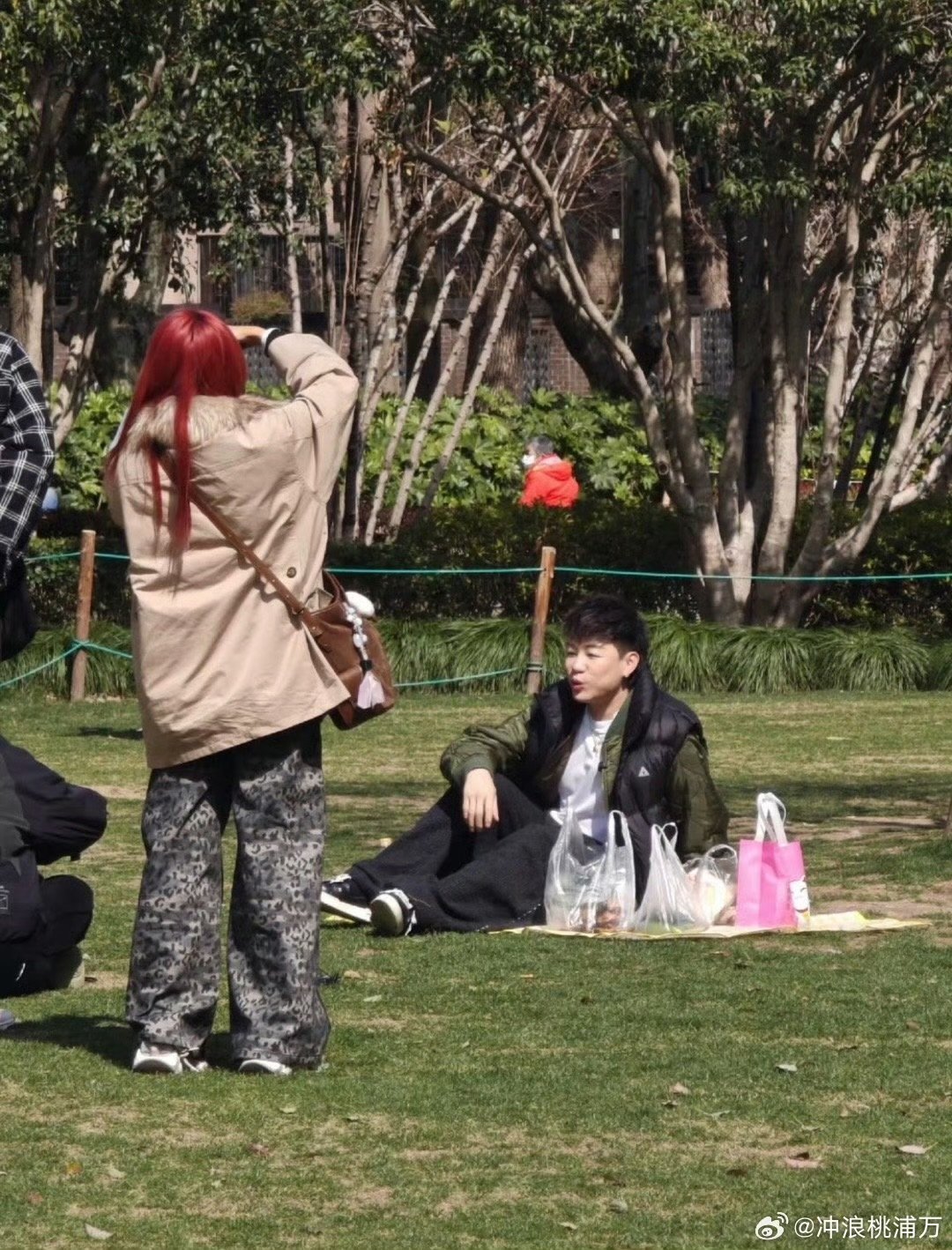 公园偶遇胡彦斌网友公园偶遇胡彦斌 原来明星也爱逛公园，瞬间拉近距离！ 