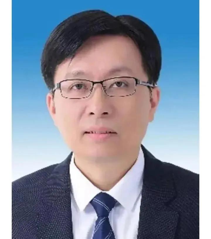 # 任宁被查引发热议：医疗界的信任危机？

近日，著名的上海医院院长任宁因涉嫌违