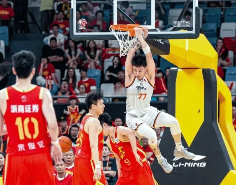 CBA总决赛G3，上海男篮110-77大胜广厦，大比分3-0率先得到赛点。上海球