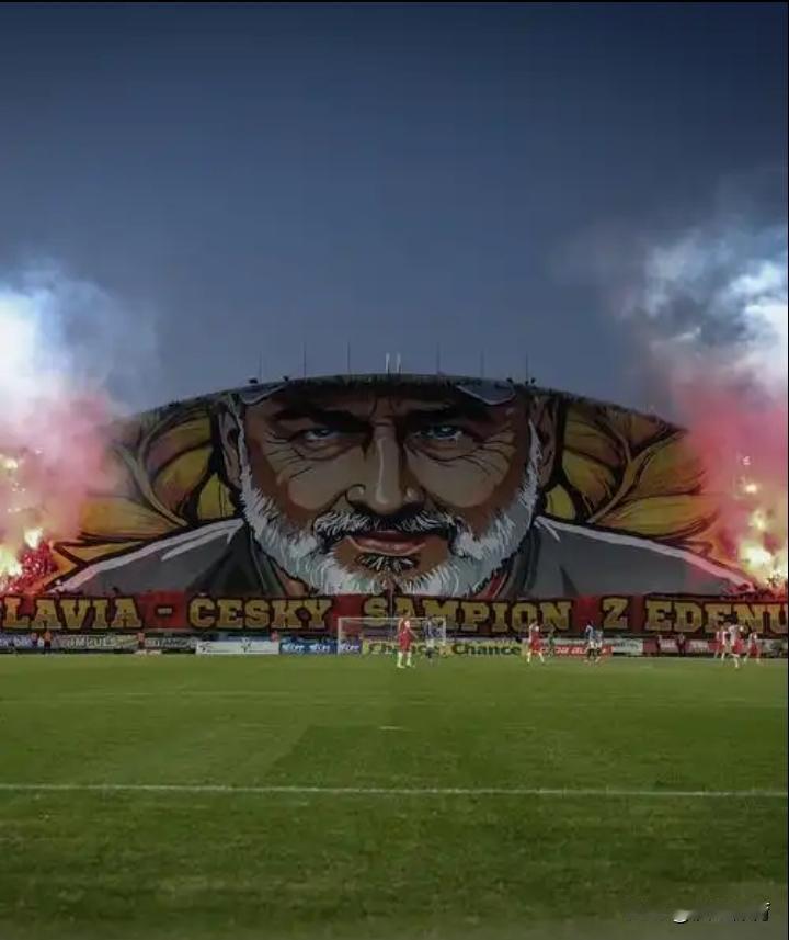 他们主场打强队从不手软。
奥洛穆茨全队身价不到波兹南莱赫一半，却在自己的草地让豪