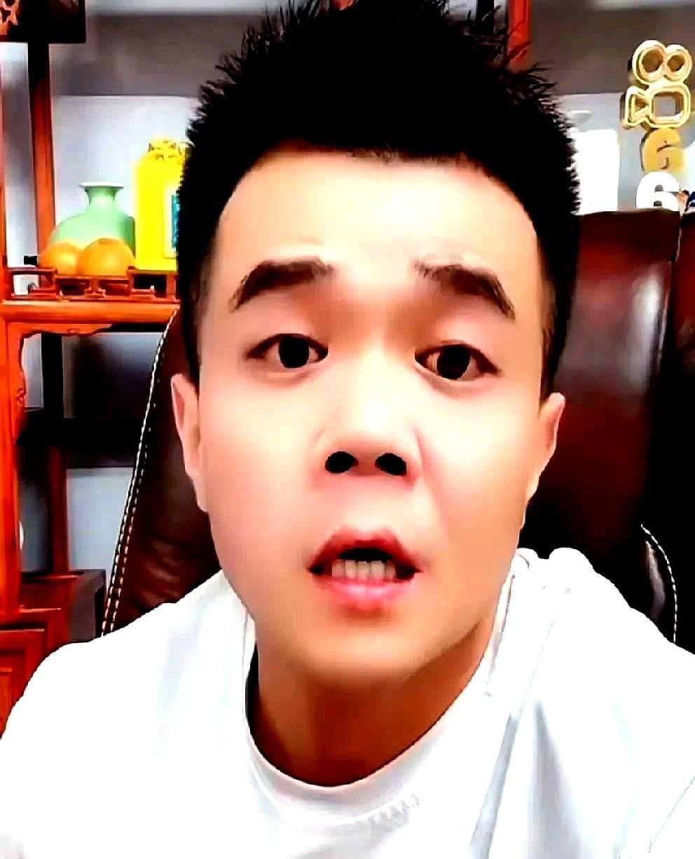 直播间一夜变空，粉丝去哪儿了？

安九一按下暂停键，屏幕黑了，后台掉粉速度像漏水