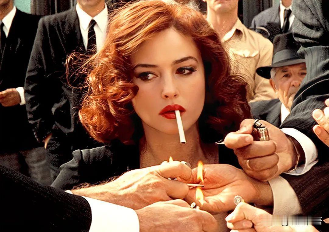 抽烟的女人一定有故事！
理解她们。
女性吸烟 女孩抽烟