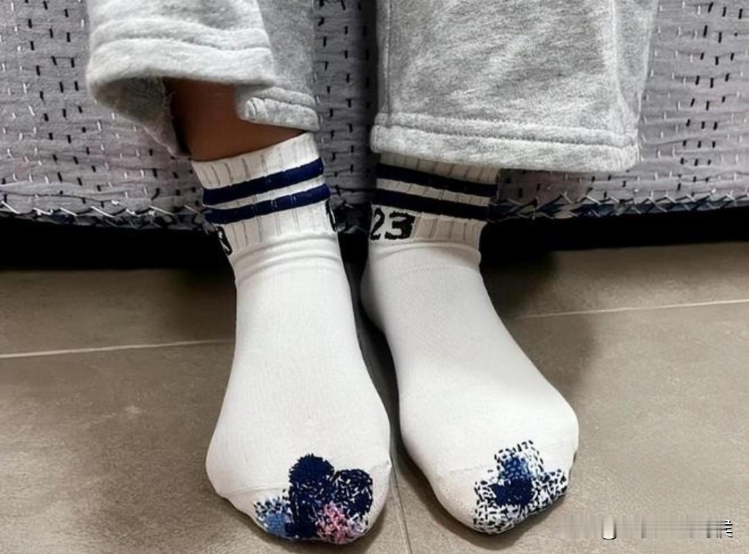 抑郁到底是怎么回事？
我家就我跟儿子两个人，2022年初，儿子正读高三，忽然就抑