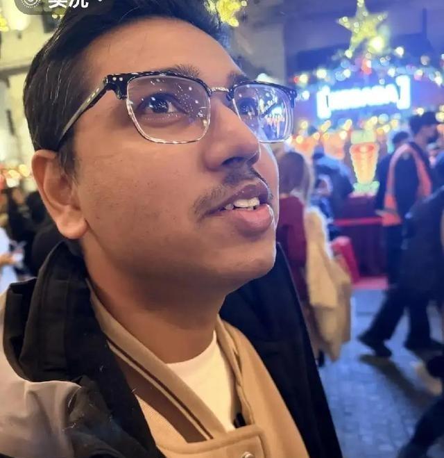 很多印度人在接受采访时，满脸得意地说：我们来东方大国，感觉自己像上等人，在这里有