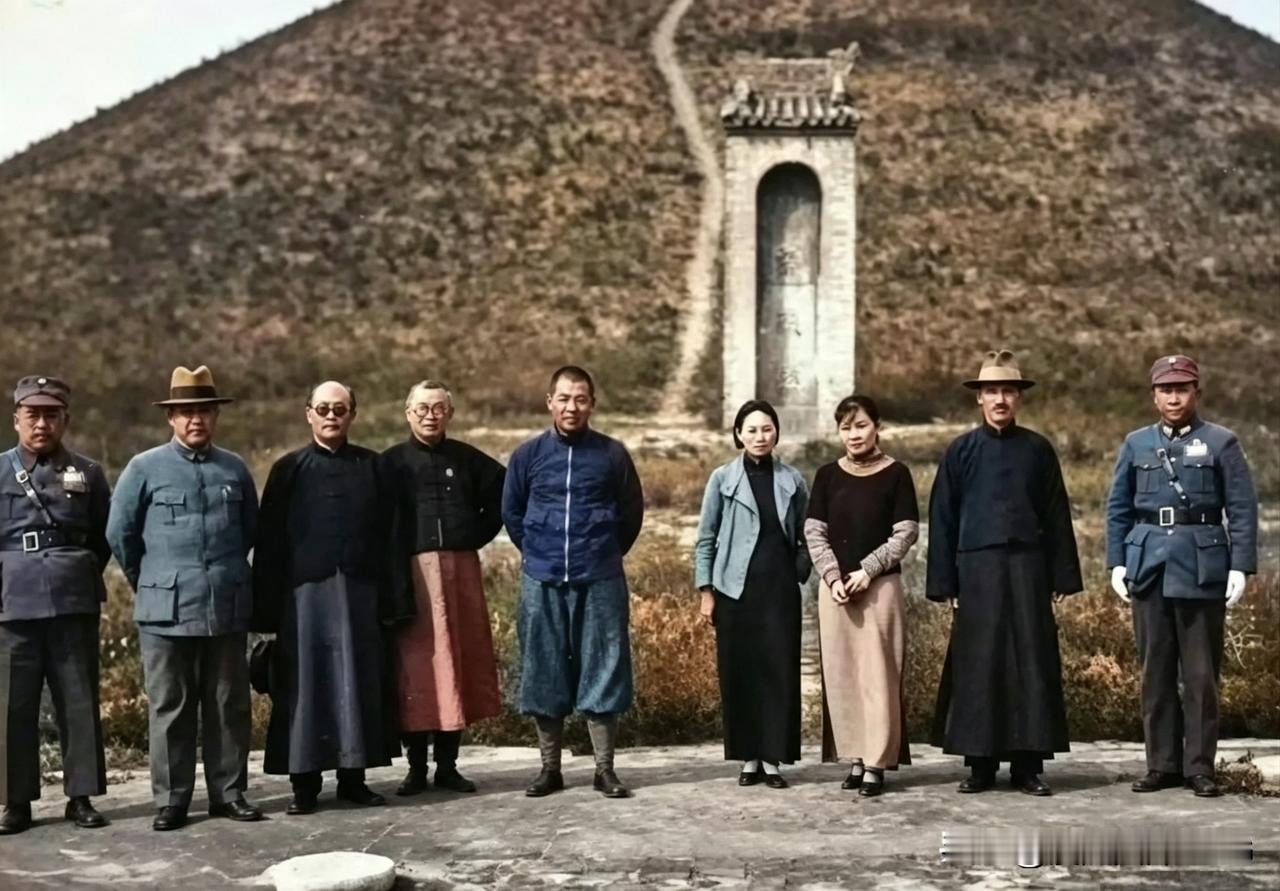 几张老照片：
第一、二张：1934年 陕西谒陵旧照，包含拜谒汉茂陵、霍去病墓
第