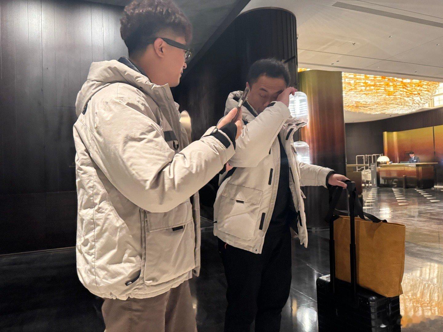 两男的情侣装？恶心，想吐