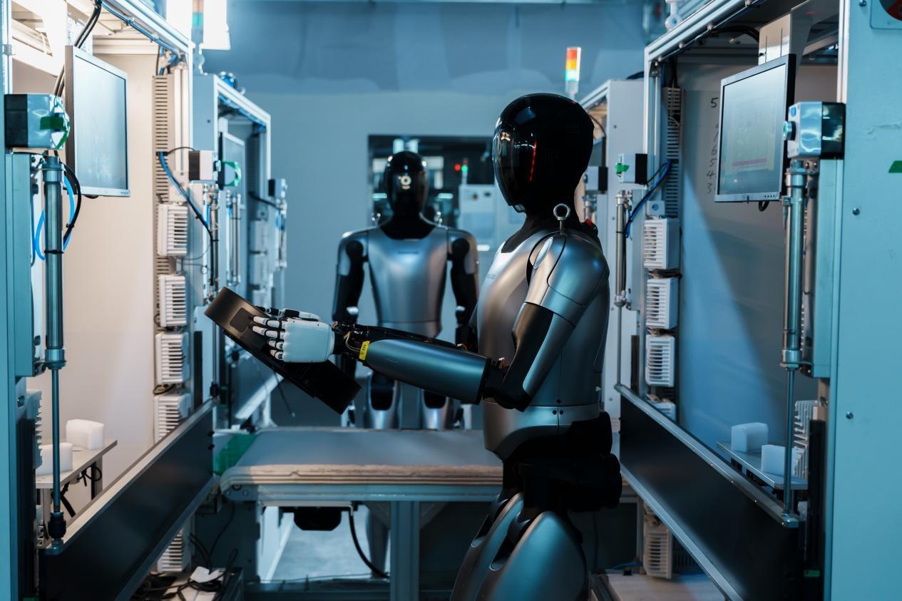 你有没有想过，AI到底能改变什么？
 
著名经济学家任泽平最近在苏州做了一场演讲