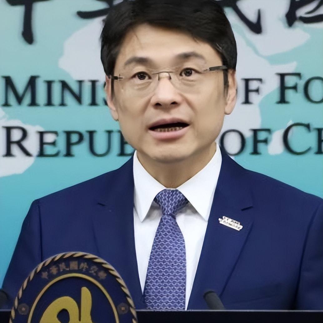 台湾当局的最新回应来了。针对解放军在台湾海峡海域安排的连续两日实弹射击演习，赖清