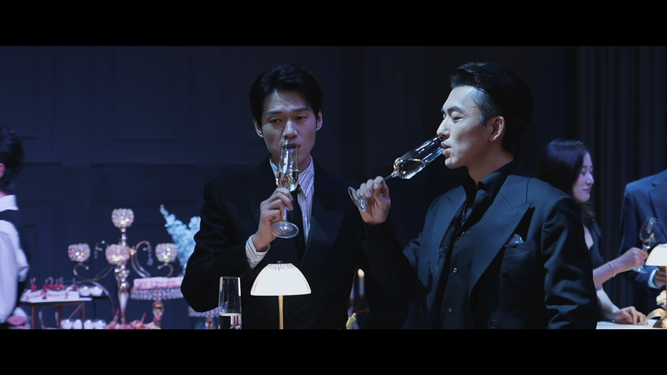 都市职场剧上新了无可替代赵今麦演职场黑莲花徐迟，外表看着安静，内心目标清晰，遇事