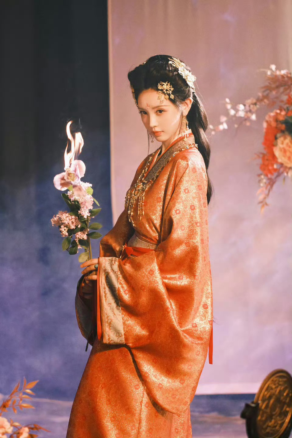 双生花来了非常期待这种甜妹反差感阵容也不错对我眼睛非常好可爱的脸，无辜的眼，嘴角