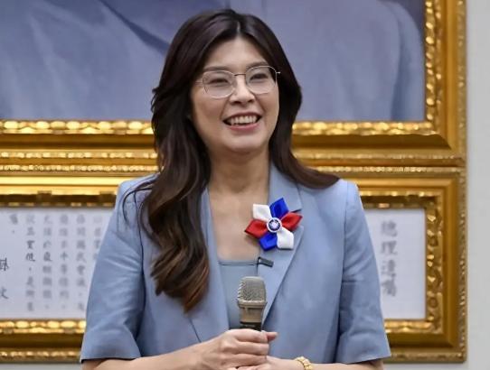 郑丽文：全世界都欠中国大陆一个重大的人情！

在这场贸易战之中，表面上看，是中国