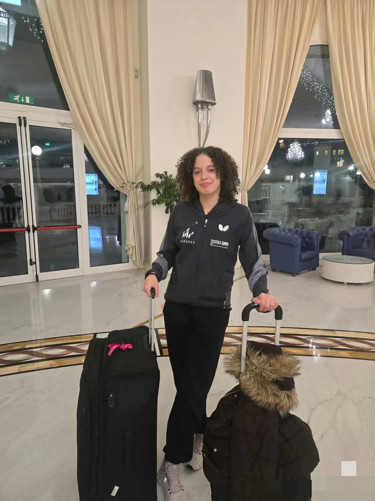 汉娜高达马不停蹄—世青赛一结束就赶到成都打混团世界杯
汉娜高达明天出战，
今天晚