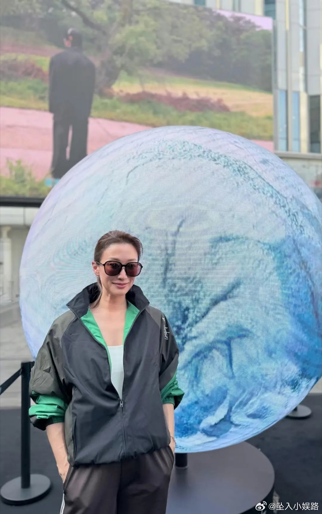 谢婷婷怎么和谢贤长的一模一样 