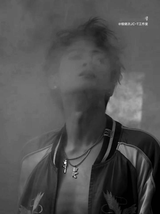 反差感算是让檀健次玩明白了[送花花] ​​​真多面不设限[老师爱你] ​​​