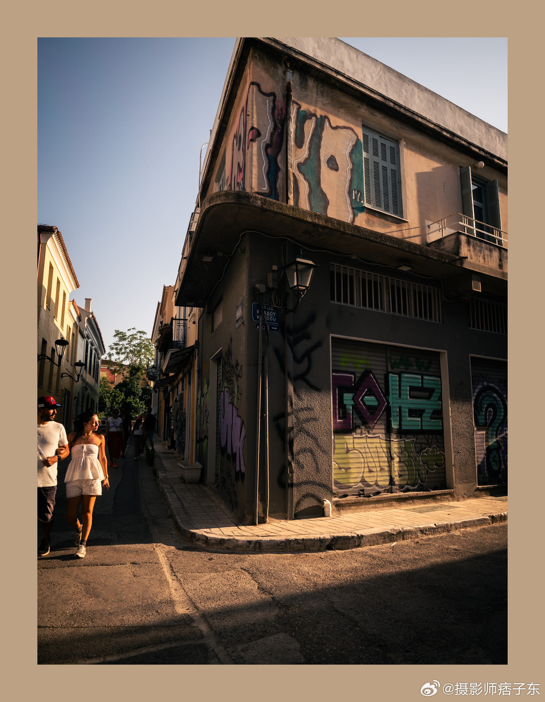 雅典Plaka老城区，一个小时边走边拍，古希腊建筑和老城小店的融合，绝对是摄影师