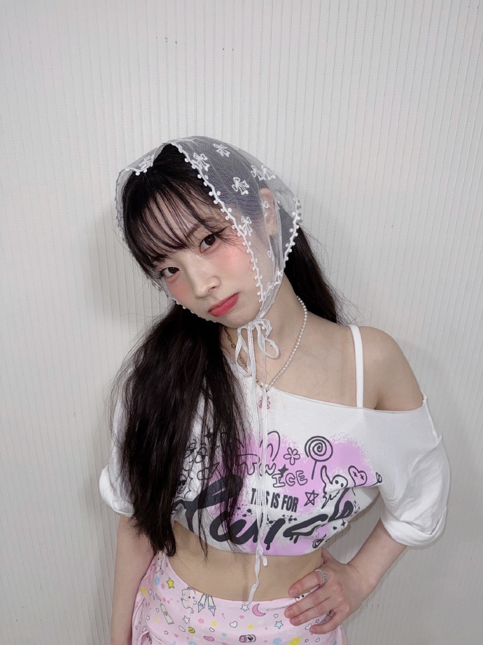 金多贤脚踝骨折金多贤确诊脚踝骨折 TWICE发布公告，在北美巡演初期，多贤感到脚