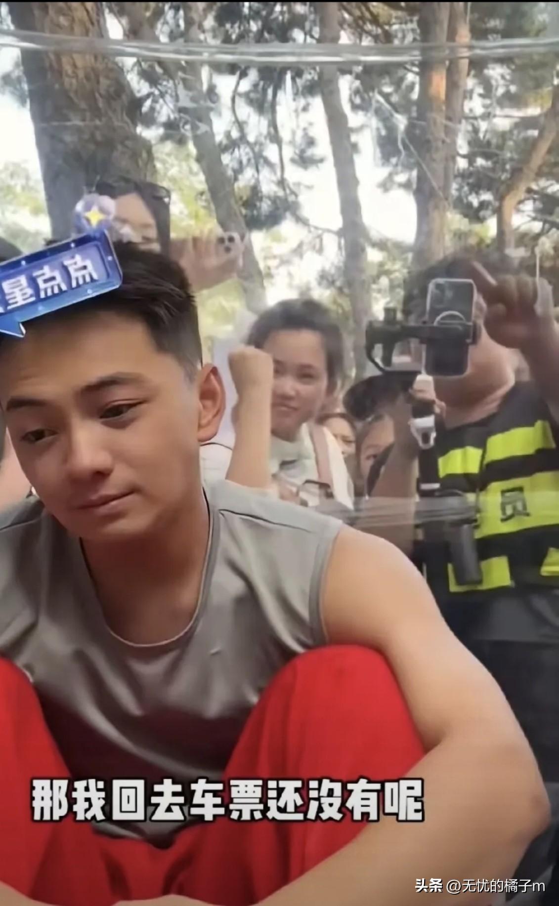 雪饼猴事件引发网友热议，动物园工作人员称：“演员是被游客单方面滋事，演员全程被动