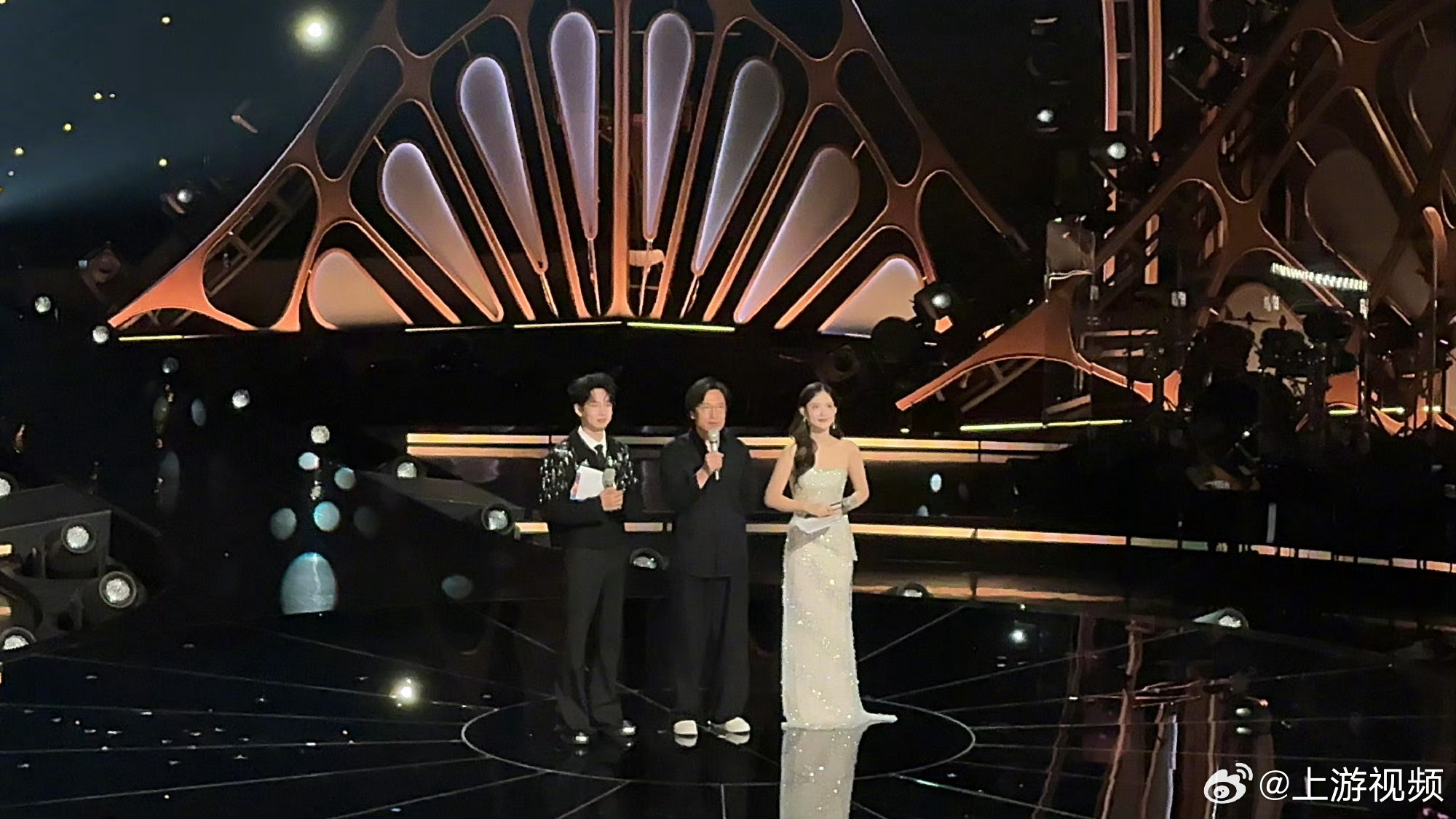 #导演回应小巷人家2原班人马回归#2026芒果春夏生长大会在长沙举行，《小巷人家