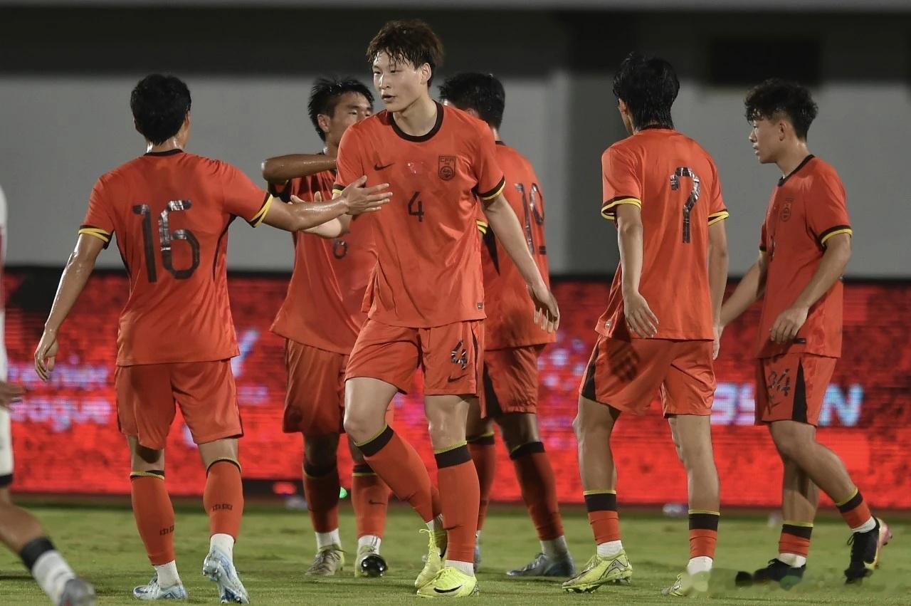 中国U17队🇨🇳在热身赛大胜印度尼西亚U17队🇮🇩 