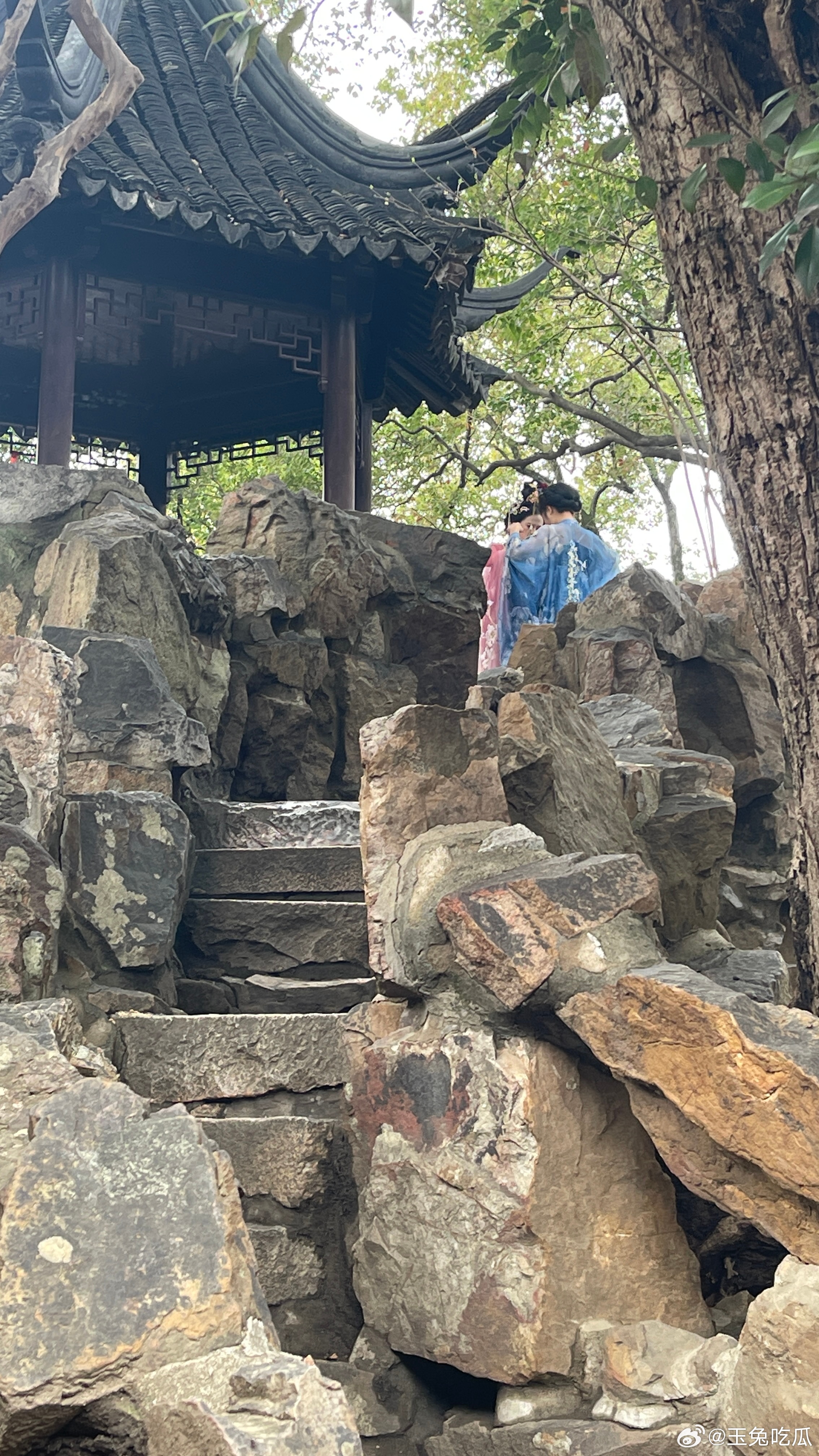 记忆包裹发光的东西不一定是星星 也可能是你 