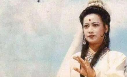 1959年，16岁的女演员左大玢拉着毛主席的手数起了螺，随后她惊呼出声：“主席，