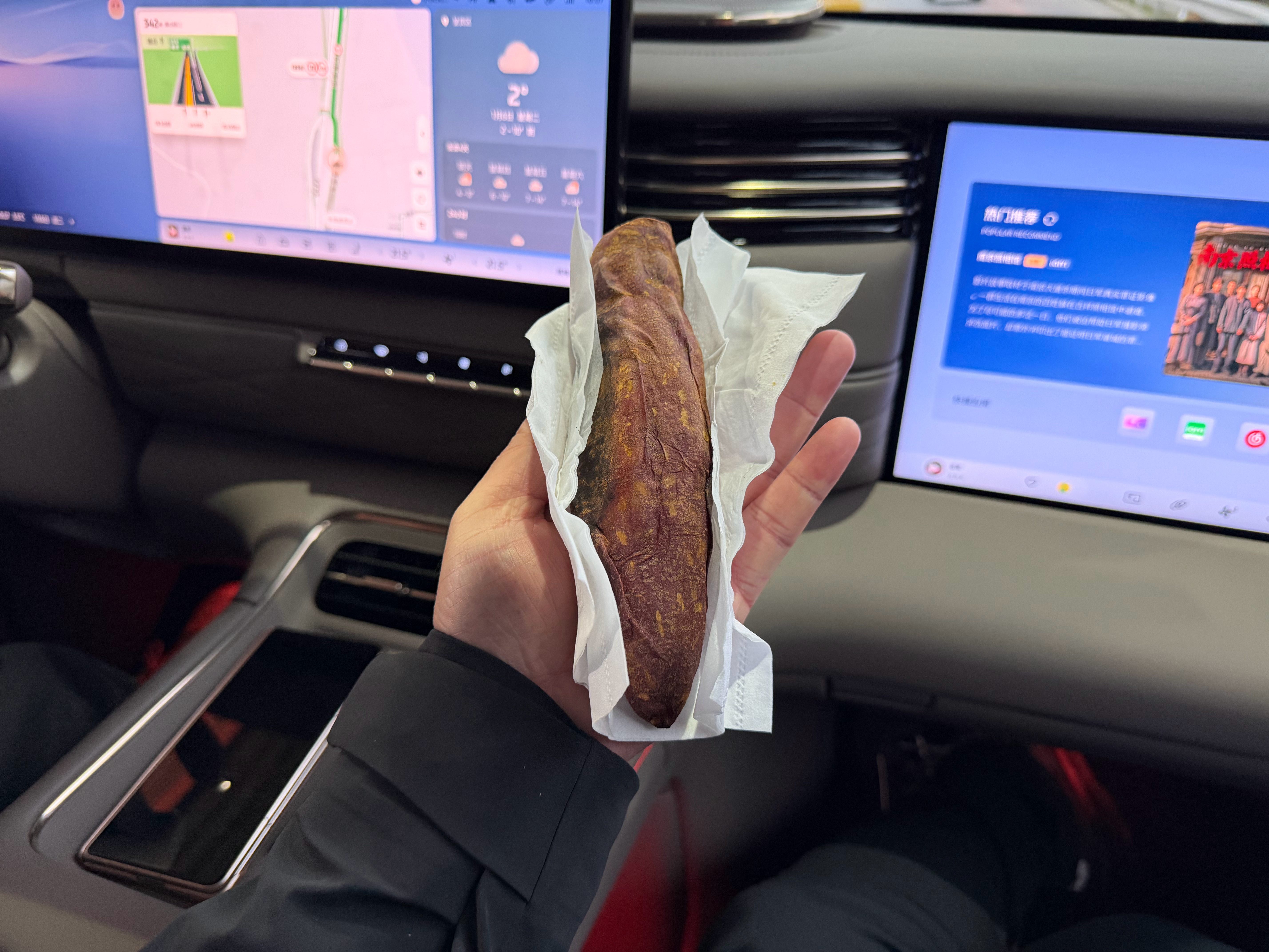 昆明的小姐姐，我请她吃米线，她请我吃红薯 昆明·昆明学院洋浦校区